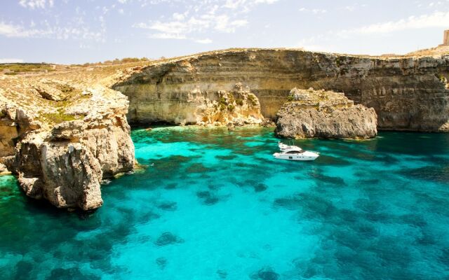 Blue Waters Penthouse Sliema