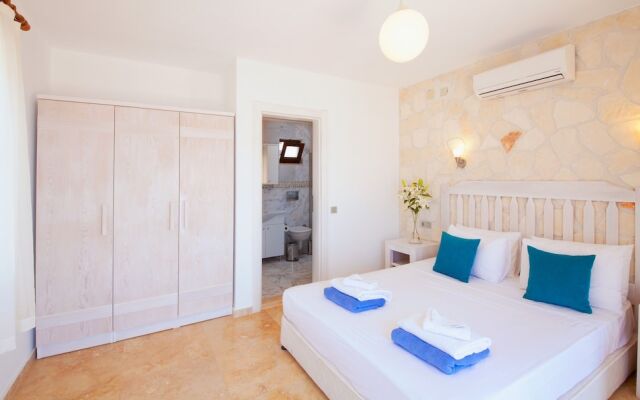 Villa Yakut by Akdenizvillam