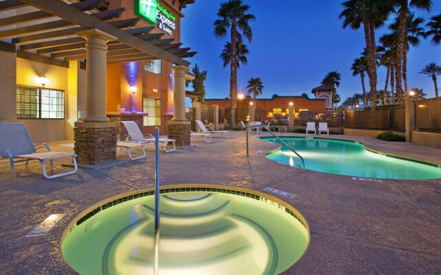 Holiday Inn Express & Suites Rancho Mirage - Palm Spgs Area, an IHG Hotel