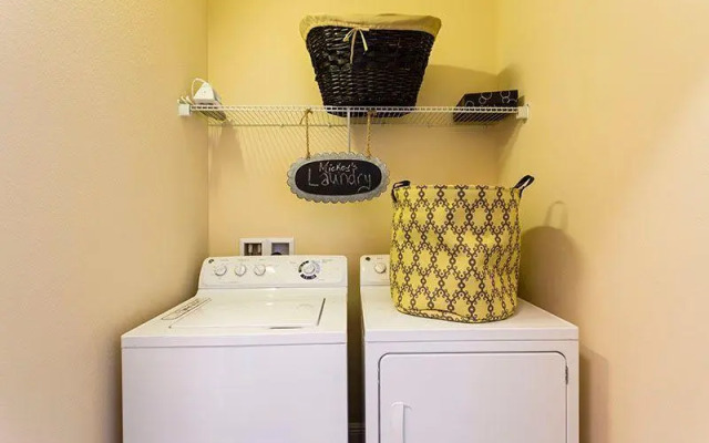 4221 Oakview Drive, Davenport, US