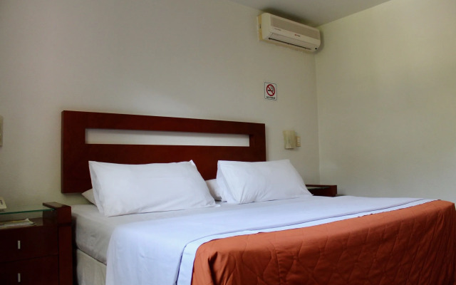 HI Huasteca Inn Hotel