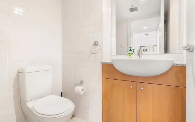 Apartment in Iconic Fingerwharf