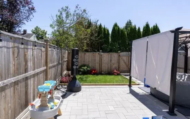Vancouver quiet cozy 2BR1BA private entry suite near Skytrain
