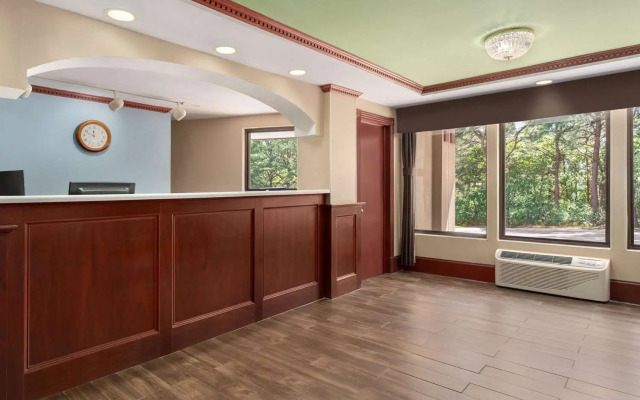 Super 8 by Wyndham West Greenwich/Providence