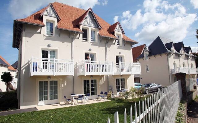 Beautiful apartment in local style on a small residence