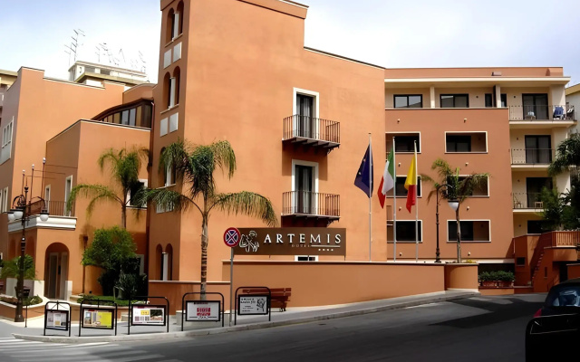 Artemis Hotel