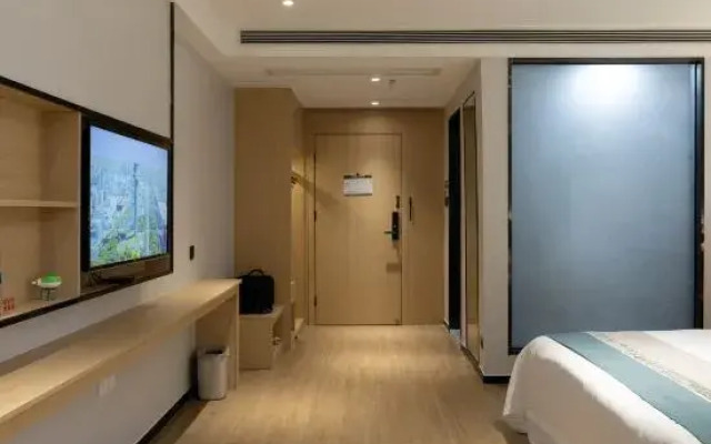 Longhai Shanghao Huating Holiday Hotel