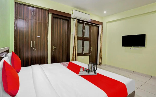 Oyo Flagship 700795 Pl Residency