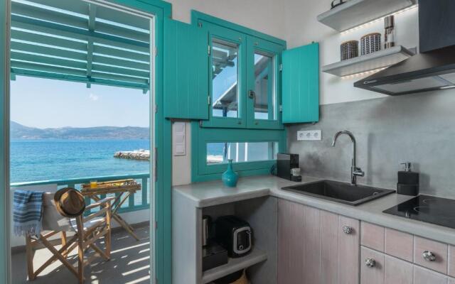 Turquoise Boathouse in Klima II
