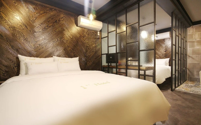 Yeosu 1st Avenue Hotel