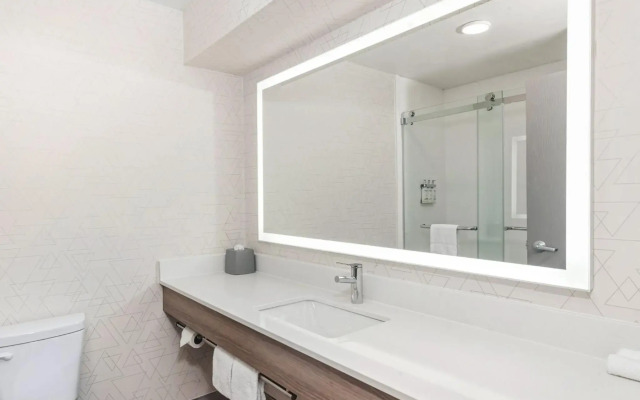 Holiday Inn Express & Suites Bloomington - Normal by IHG