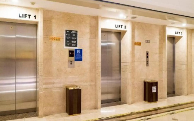 Sky Mall Hotel