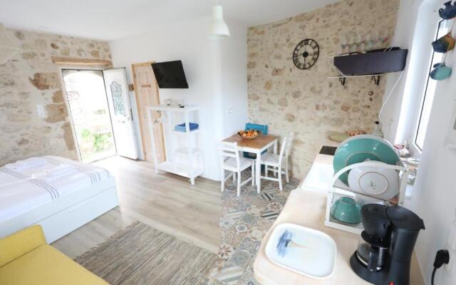 Ravi Boutique Home - 1 minute walk from beach