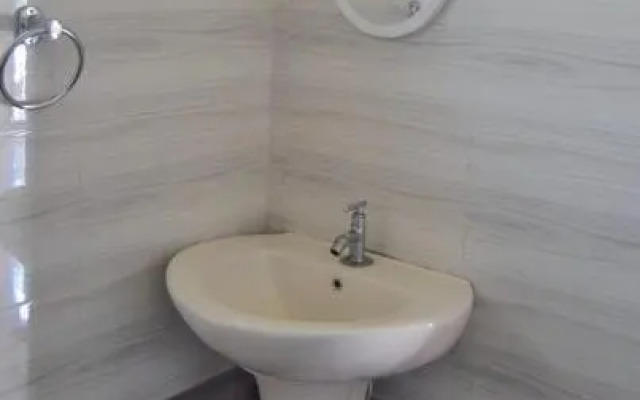 La Flora Adam Estate