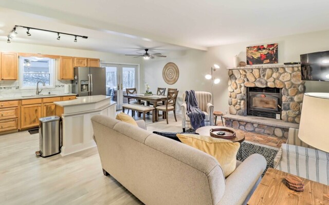 Blakeslee Home w/ Private Hot Tub, 5 Mi to Skiing!
