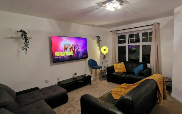 Stylish Pet Friendly 3 Bedroom House in Manchester