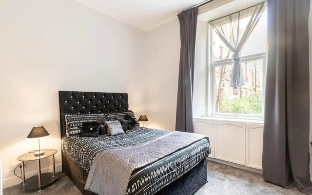 Stunning Newly Furnished Ground Floor Apartment