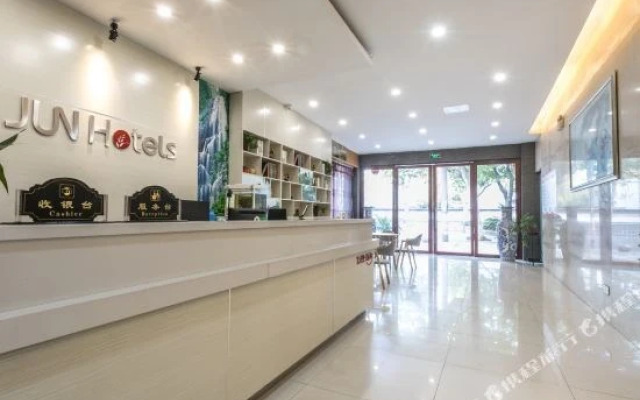 骏怡连锁酒店(苏州山塘街留园店)