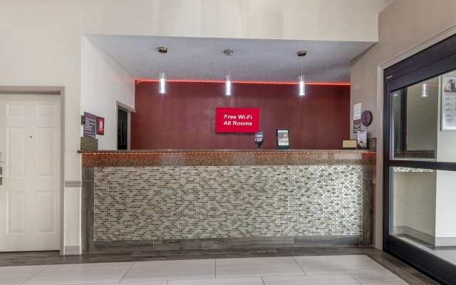 Red Roof Inn & Suites Clinton, MS