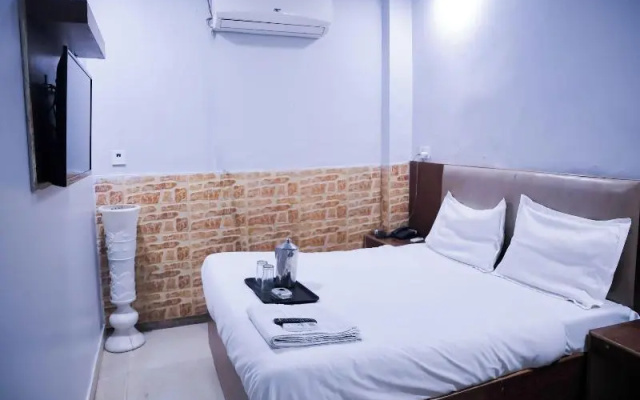 Roomshala 126 Mannat Inn
