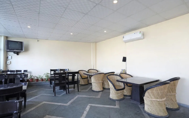 OYO Flagship 10282 Hotel Rishi