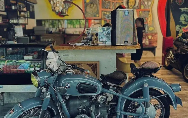 Cafe Moto Hostel