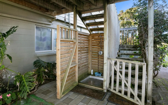 The White Haus - Waihi Beach Upstairs Holiday Unit