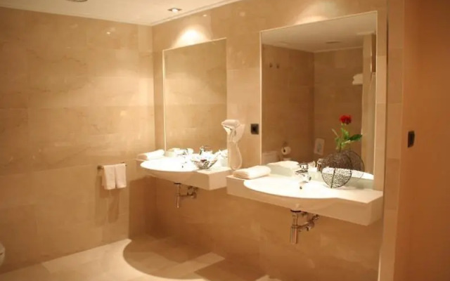 Hotel Sercotel Riscal