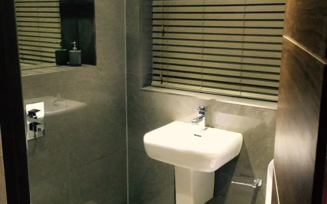 3 Bed House In Harrogate 2 Hot Tubs & Pet Freindly