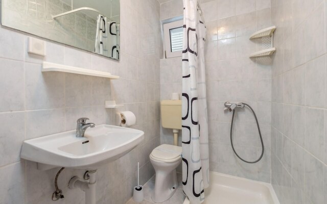 Nice Apartment in Lopar With 1 Bedrooms and Wifi