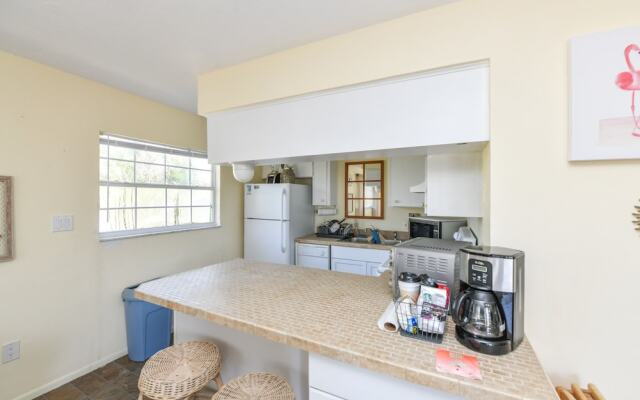Barefoot Bungalow by Beachside Mngmt