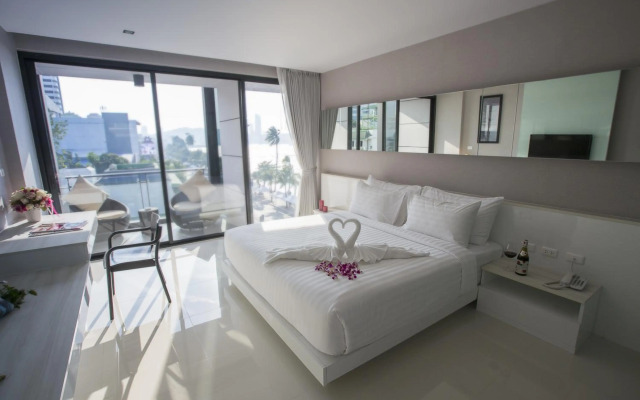 Serenotel Pattaya Beach Front