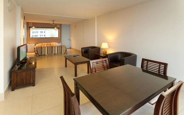 Chateau Beachside Resort – Guest Rooms – Gold Coast
