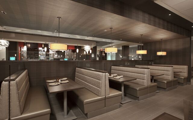 Holiday Inn & Suites Windsor Ambassador Bridge by IHG