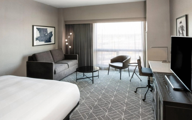 Renaissance by Marriott Boston Patriot Place Hotel