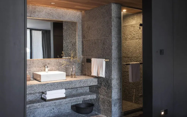Yakamoz Erhai Hotel