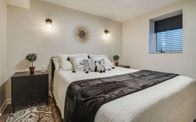 Chic Minneapolis Apt - 6 Blocks to Lake Nokomis!