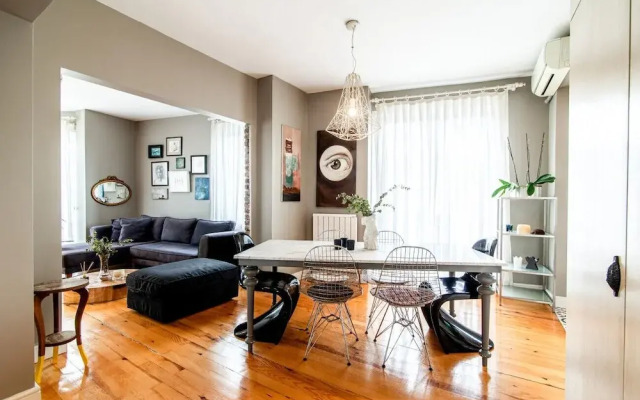 Modern Apartment With Stylish Interior in Beyoglu