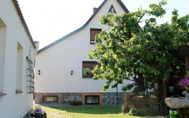 Cozy Apartment With Garden