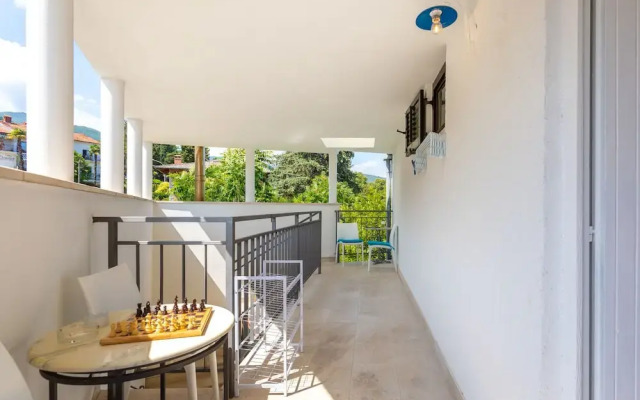 Bright 3-bedroom Apartment in Lovran