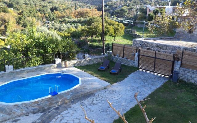 Rural Spacious Villa with Pool at Central Crete
