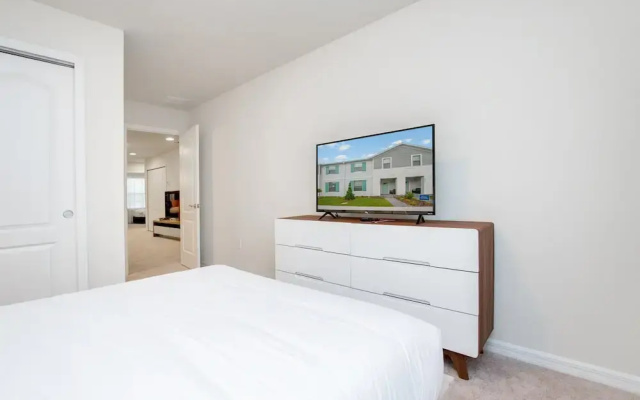 5 bed Town Home With Pool