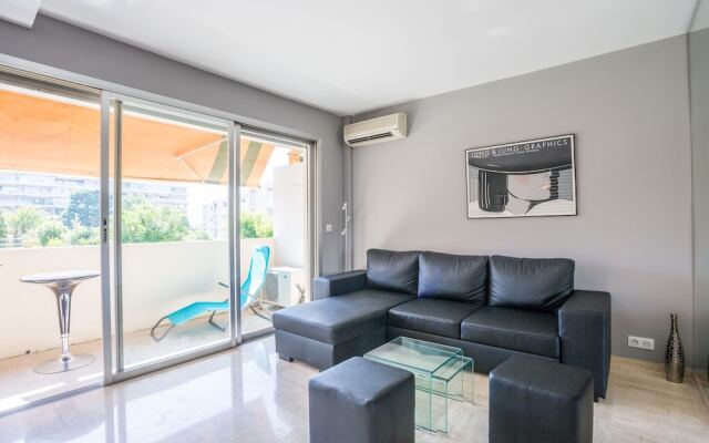 Modern A-C Studio by Weekome