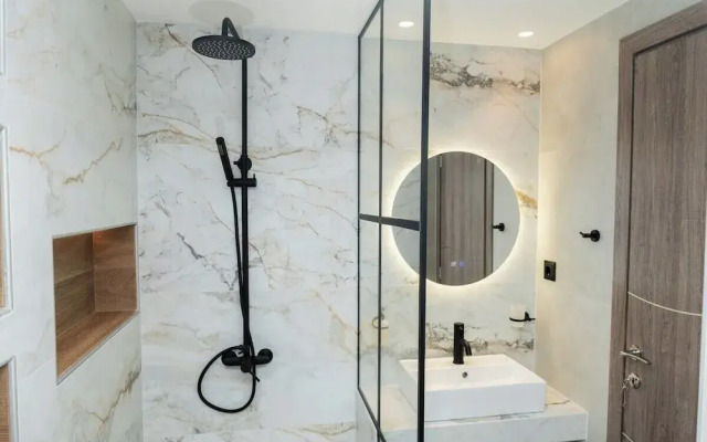 B G Urban Spa by Cretanhouses