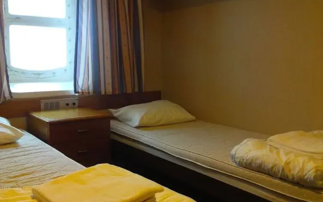 Laivahostel S/S Bore