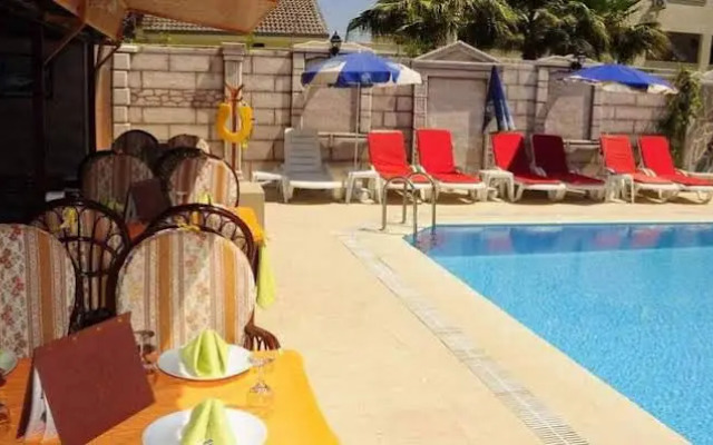 Orient Apart Hotel