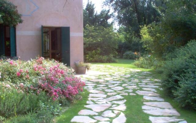 Rose's Garden House