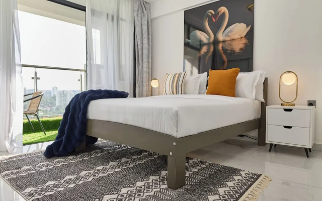 Breeze By Edmor Suites