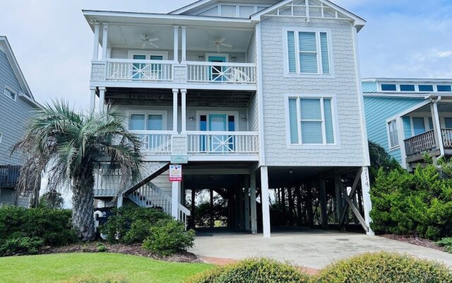 Carpe Diem 4 Bedroom Home by RedAwning