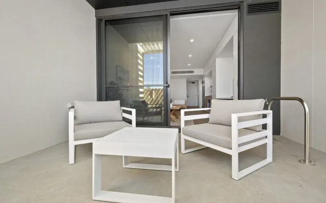 Chic Ground-floor Studio Near Local Cafes